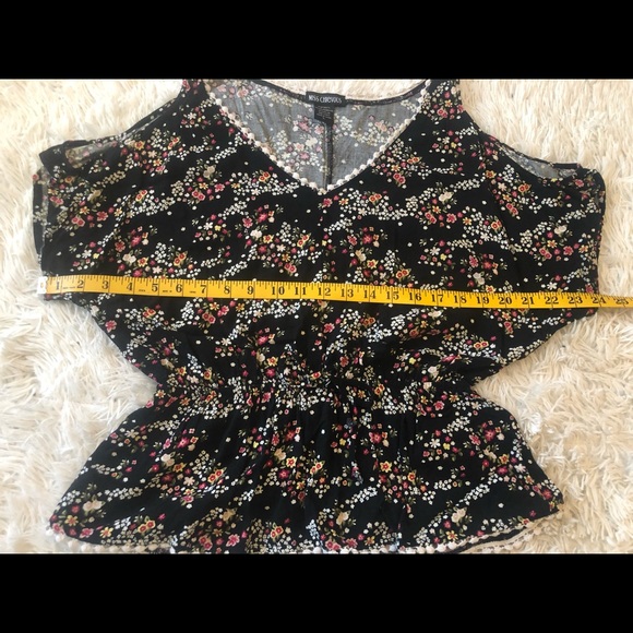 Cold Shoulder Top - Picture 6 of 9